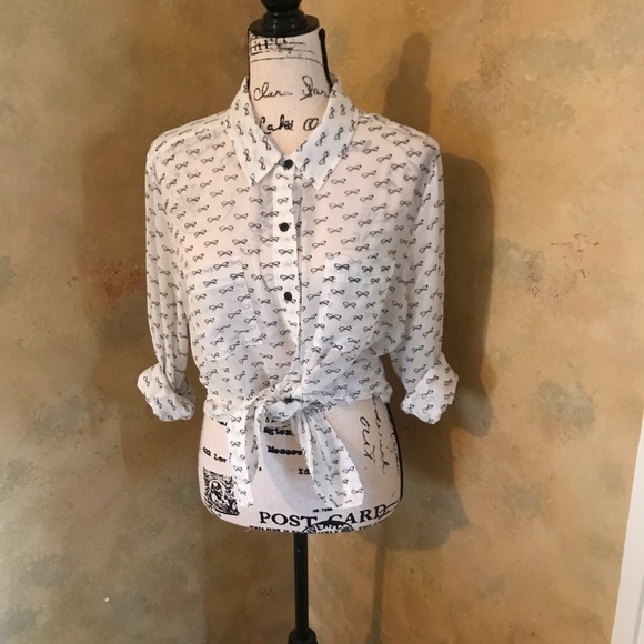 Liz Claiborne Sheer Top with Bows - Picture 3 of 5